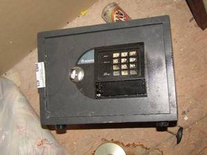 lot 475 image: sentry safe has key BUT  don�t know if key goes to it or not