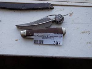lot 495 image: pocket knifes