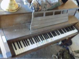 lot 498 image: GRAND Piano