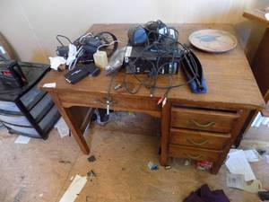 lot 507 image: desk 4 drawer CONTENTS NOT INCLUDED