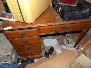 lot 518 image: 4 drawer maple desk