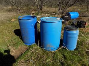 lot 550 image: barrels plastic qty 4