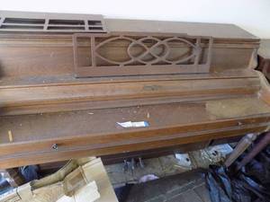 lot 575 image: Rudolph Wurlitzer console piano