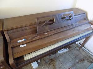 lot 578 image: Wurlitzer Piano