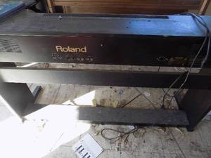 lot 567 image: (917) Roland piano