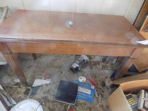 lot 582 image: piano bench