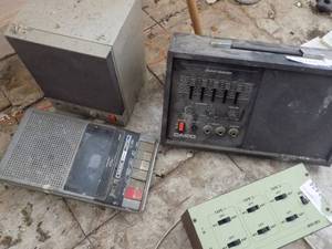 lot 588 image: Casio equalizer mini mix speaker