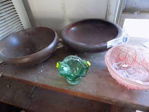 lot 602 image: qty 2 wooden bowls, pink bowl and small green bowl