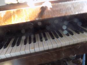 lot 614 image: piano