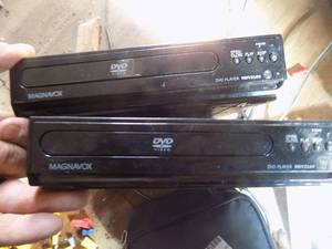 lot 633 image: qty 2 Magnavox dvd players