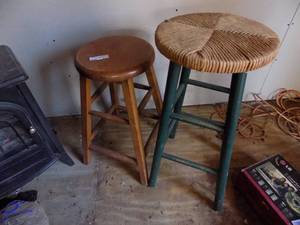 lot 635 image: qty 2 stools