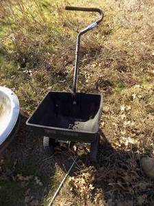 lot 644 image: seed spreader