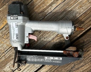 lot 127 image: PORTER CABLE PNEUMATIC  NAIL GUN