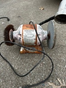 lot 138 image: CENTRAL MACHINERY  6 BENCH GRINDER