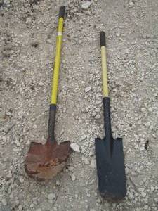 lot 102 image: SHOVELS   QTY 2