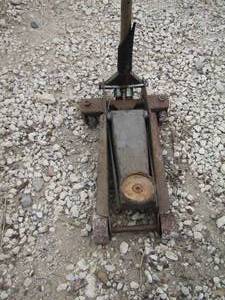 lot 94 image: floor jack
