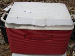 lot 114 image: Red Rubbermaid cooler