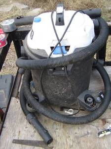 lot 121 image: 6 gallon shop vac