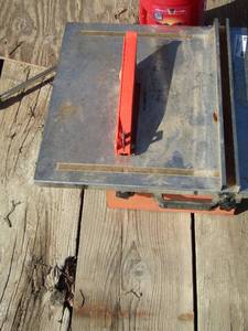 lot 79 image: 7 portable wet cutting tile saw