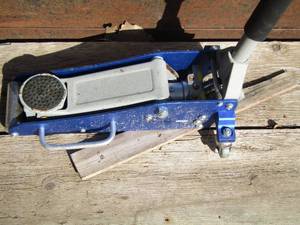 lot 80 image: floor jack
