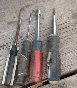 lot 145 image: screw drivers, socket driver