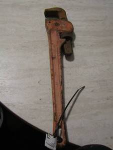 lot 73 image: Pipe wrench 18