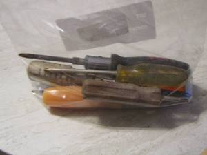 lot 65 image: lot of various screw drivers