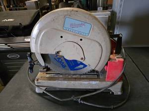 lot 29 image: Milwaukee Heavy Duty 14 Dry Cut Chop Saw w Clamp