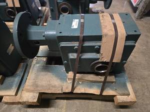 lot 110 image: NEW Dodge C350 Combination Tigear Right Angle C-Face Reducer