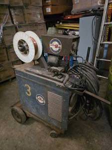 lot 51 image: Vintage Miller CP-200 Welder w Miller Matic 10-E Feeder