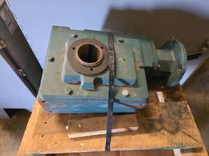lot 132 image: NEW Dodge Combination Tigear Right Angle C-Face 151 Gear Reducer, Model C262T15N140