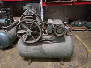 lot 153 image: Manchester Tank 60 Gallon Air Compressor w Leeson 5HP Motor