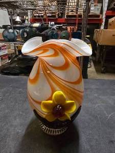 lot 249 image: Beautiful Art Glass Vase w 3-D Glass Flower