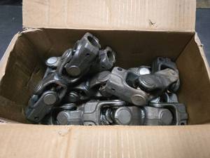 lot 319 image: Lot of 8 Weasler A-43 Universal Joints