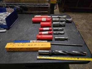 lot 335 image: Various International & Kennametal End Mills (QUANTITY 8) (BID IS TIMES THE QUANTITY)