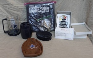 lot 57 image: Cowboys lot and bathroom things in the cowboys colors