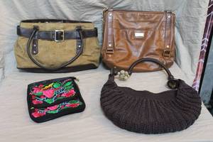 lot 64 image: Lot of hand bags
