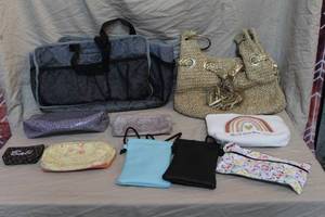 lot 65 image: Lot of hand bags and change purses