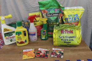 lot 78 image: Lawn and garden care products,