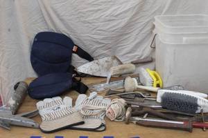 lot 90 image: Mixed lot of tools like knee pads gloves and masonry trowel and many more tools see pictures