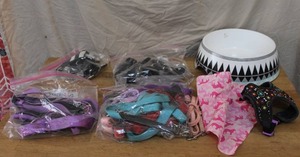 lot 100 image: Pet harnesses colors leashes and more