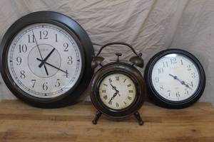 lot 107 image: Clocks