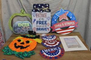 lot 110 image: seasonal home decor items,