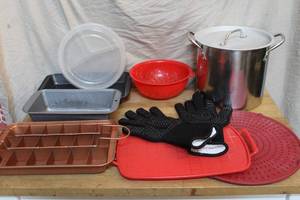 lot 114 image: Kitchen cooking things pot with lid and hot gloves and more see pictures