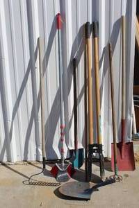 lot 124 image: Yard tools see pictures for details