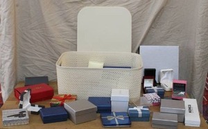 lot 135 image: Tote full of jewelry boxes ( empty boxs)