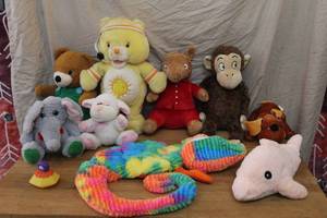 lot 149 image: Lot of plushies