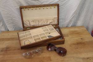 lot 151 image: Jewelry box with some jewelry and beads  see pictures and glasses