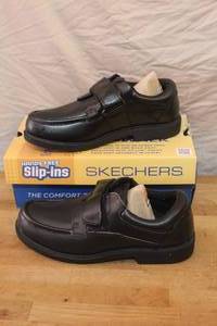 lot 155 image: Mens 9.5 dress shoes