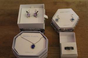lot 159 image: Jewelry in boxs